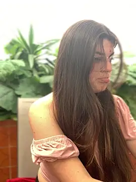 Snapshot of Scarletts_Boobs chatting on 11-29-25, 07:39 Scarletts Boobs online show from 11-29-25, 07:39