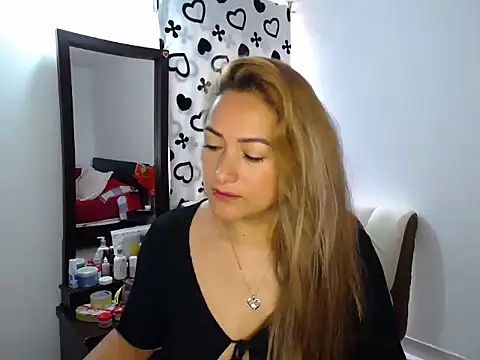 Snapshot of ximenaxcite19 chatting on 12-20-25, 01:40 ximenaxcite19 online show from 12-20-25, 01:40