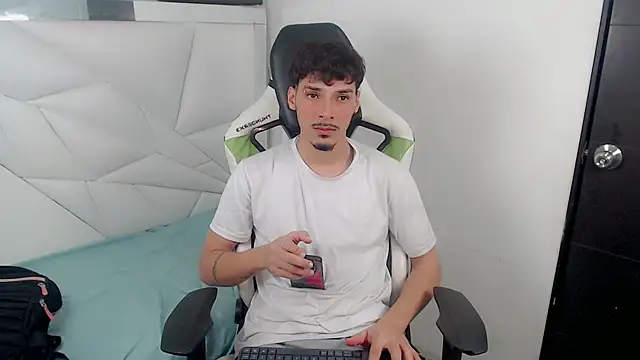 Yankeee  online show from 11-28-25, 03:42