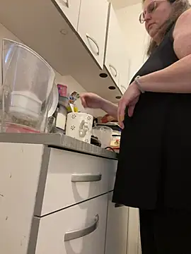 Snapshot of bea_french_curvy chatting on 01-16-26, 07:34 bea french curvy online show from 01-16-26, 07:34