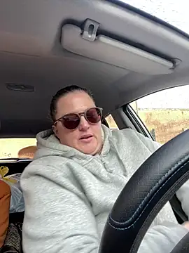 Snapshot of bea_french_curvy chatting on 02-10-26, 08:29 bea french curvy online show from 02-10-26, 08:29