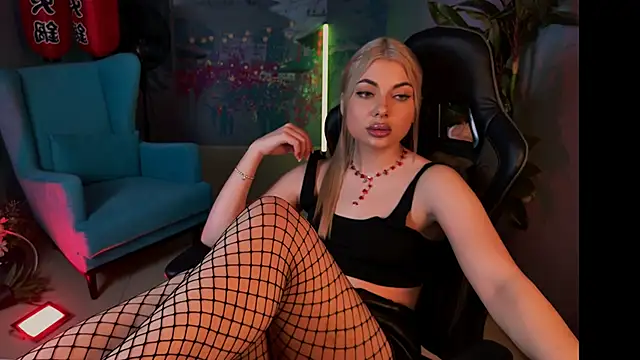 HyileyClark online show from 11-27-25, 01:35