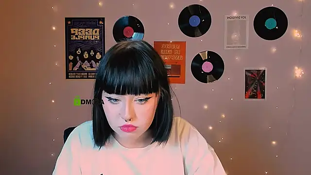 Snapshot of mira_cool_ chatting on 12-15-25, 08:24 mira cool online show from 12-15-25, 08:24