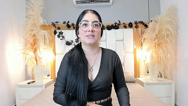 GabyJhons online show from 12-16-25, 06:13