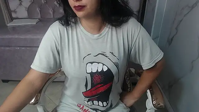 Snapshot of Evangeline_b chatting on 11-28-25, 01:03 Evangeline b online show from 11-28-25, 01:03