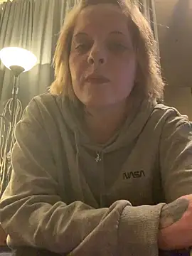 Snapshot of Tiffy90 chatting on 12-16-25, 09:31 Tiffy90 online show from 12-16-25, 09:31