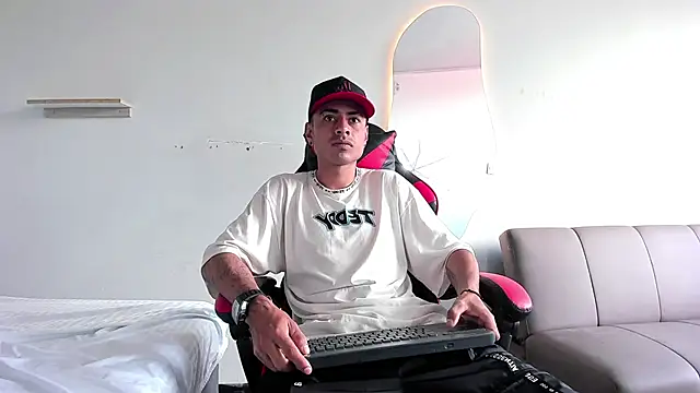 MatthewCullen online show from 12-04-25, 05:21