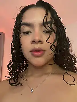 Snapshot of fluffycurls chatting on 02-20-26, 11:32 fluffycurls online show from 02-20-26, 11:32