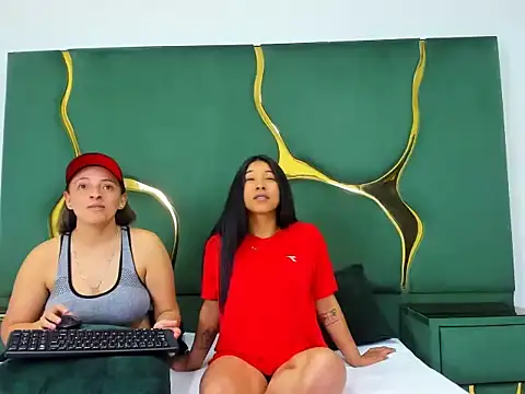 Snapshot of Alyssa_Noah chatting on 11-29-25, 05:54 Alyssa Noah online show from 11-29-25, 05:54