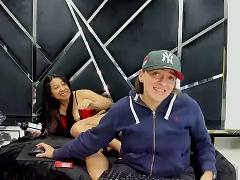 Snapshot of Alyssa_Noah chatting on 12-02-25, 04:18 Alyssa Noah online show from 12-02-25, 04:18