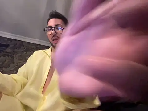 Snapshot of mcylzsd chatting on 11-28-25, 12:19 mcylzsd online show from 11-28-25, 12:19