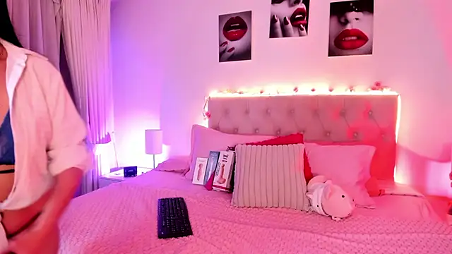 Snapshot of Charlotte_rider_ chatting on 12-16-25, 03:55 Charlotte rider online show from 12-16-25, 03:55