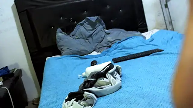 Snapshot of Alonso_parati chatting on 12-15-25, 05:01 Alonso parati online show from 12-15-25, 05:01