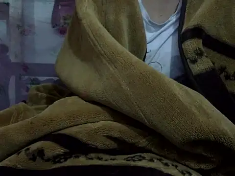 Snapshot of Hot_Princess2000 chatting on 12-14-25, 11:09 Hot Princess2000 online show from 12-14-25, 11:09