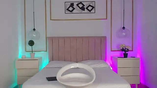 Snapshot of IsabellaCherryX chatting on 11-30-25, 04:05 IsabellaCherryX online show from 11-30-25, 04:05