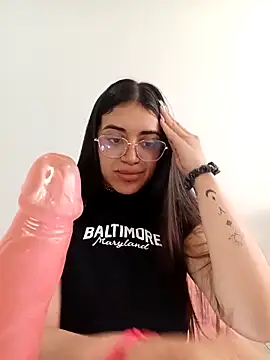 Snapshot of Violett__Rose chatting on 12-01-25, 03:06 Violett Rose online show from 12-01-25, 03:06