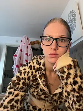 Snapshot of RosieLovexoxx chatting on 11-30-25, 02:54 RosieLovexoxx online show from 11-30-25, 02:54