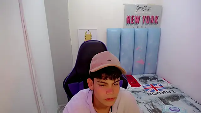 Snapshot of Lil_babyyy_ chatting on 11-30-25, 03:21 Lil babyyy online show from 11-30-25, 03:21