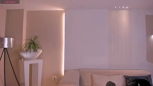 LisaFlowers  online show from 12-18-25, 10:32