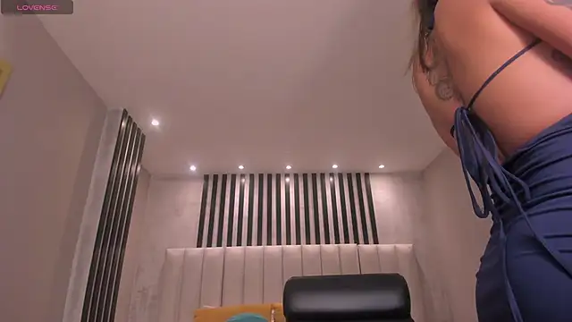 Snapshot of AmbarOwens chatting on 12-15-25, 12:37 AmbarOwens online show from 12-15-25, 12:37