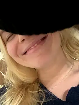 Snapshot of d0uble_trouble chatting on 11-28-25, 07:05 d0uble trouble online show from 11-28-25, 07:05