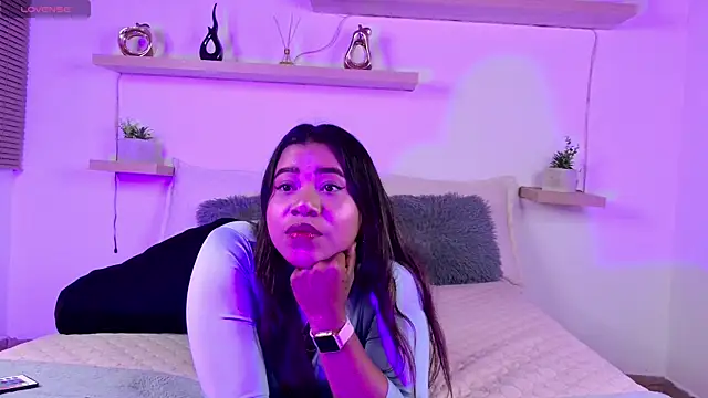 Snapshot of Lunaartistry chatting on 11-29-25, 02:58 Lunaartistry online show from 11-29-25, 02:58