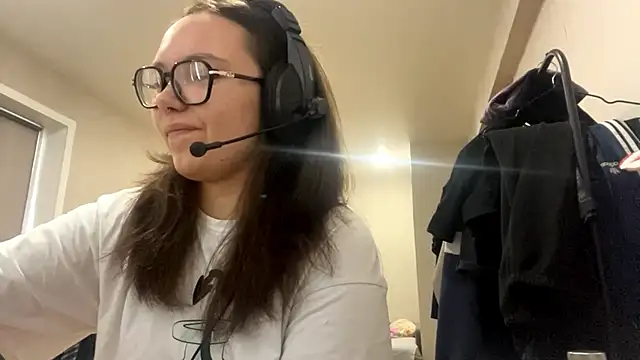 Snapshot of KerriMcbreen chatting on 12-04-25, 03:16 KerriMcbreen online show from 12-04-25, 03:16