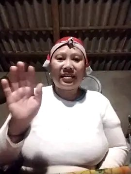 Snapshot of LeoPet2x chatting on 12-15-25, 09:52 LeoPet2x online show from 12-15-25, 09:52