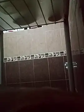 Snapshot of Yles13 chatting on 12-14-25, 12:05 Yles13 online show from 12-14-25, 12:05