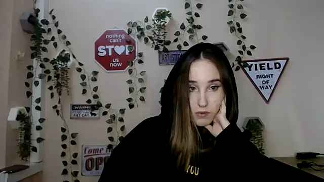 Snapshot of Moon__Lily chatting on 12-01-25, 02:55 Moon Lily online show from 12-01-25, 02:55