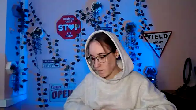 Snapshot of Moon__Lily chatting on 12-05-25, 12:58 Moon Lily online show from 12-05-25, 12:58