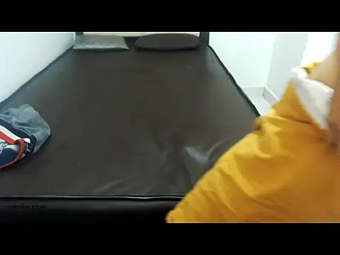 Snapshot of albeirothh chatting on 12-04-25, 02:15 albeirothh online show from 12-04-25, 02:15