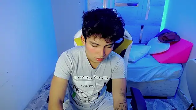 Green XoX online show from 01-12-26, 02:11