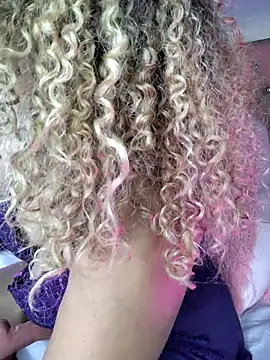 Snapshot of BonnieRitz chatting on 12-15-25, 09:02 BonnieRitz online show from 12-15-25, 09:02