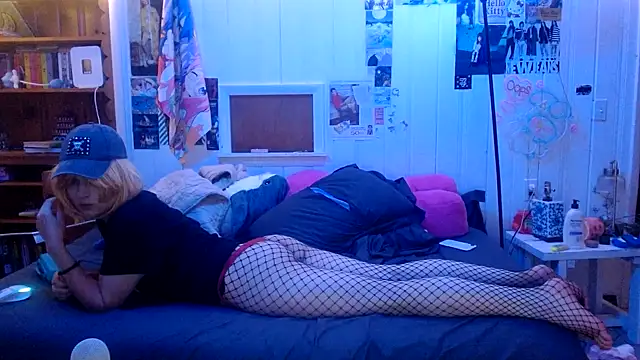 HamtaroFan online show from 11-29-25, 07:55