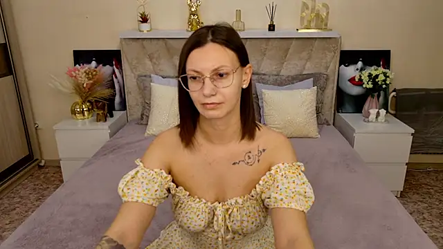 Snapshot of EstherPeachX chatting on 12-14-25, 11:53 EstherPeachX online show from 12-14-25, 11:53