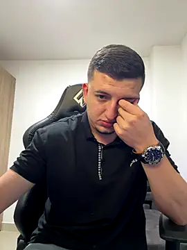 Snapshot of Liam_jones10 chatting on 12-14-25, 05:02 Liam jones10 online show from 12-14-25, 05:02