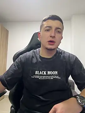 Snapshot of Liam_jones10 chatting on 12-15-25, 05:12 Liam jones10 online show from 12-15-25, 05:12