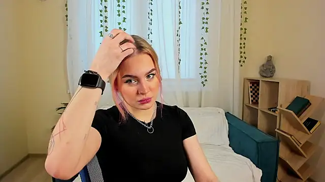 Mellissatea  online show from 12-17-25, 05:35