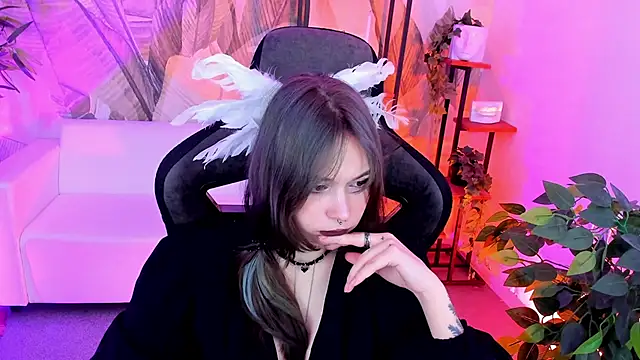 ReikoAckerman online show from 12-22-25, 08:44