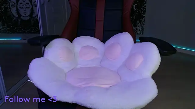 Snapshot of softalaska chatting on 12-05-25, 02:31 softalaska online show from 12-05-25, 02:31