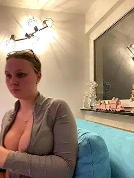 YoungJoyce online show from 12-15-25, 04:11