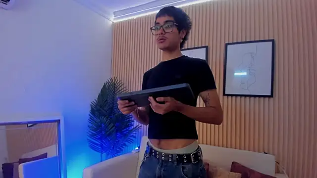 Snapshot of Antonio_rowan chatting on 12-04-25, 01:31 Antonio rowan online show from 12-04-25, 01:31