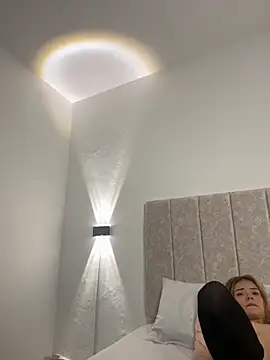 Snapshot of Scarlett_Lee1 chatting on 12-03-25, 12:58 Scarlett Lee1 online show from 12-03-25, 12:58