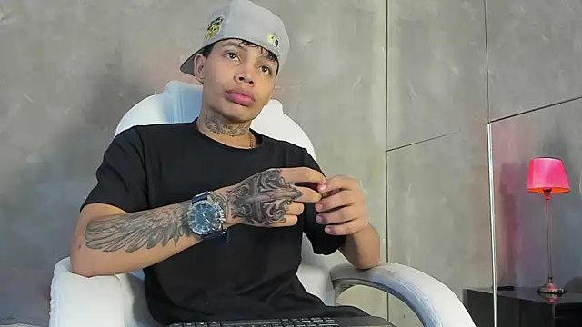 Snapshot of Renzo_Dogan chatting on 12-04-25, 02:54 Renzo Dogan online show from 12-04-25, 02:54