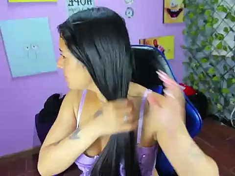 Snapshot of ScarlethJonz chatting on 01-09-26, 02:31 ScarlethJonz online show from 01-09-26, 02:31