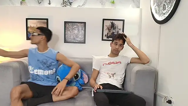 Snapshot of BIG_COCKS chatting on 12-16-25, 07:35 BIG COCKS online show from 12-16-25, 07:35