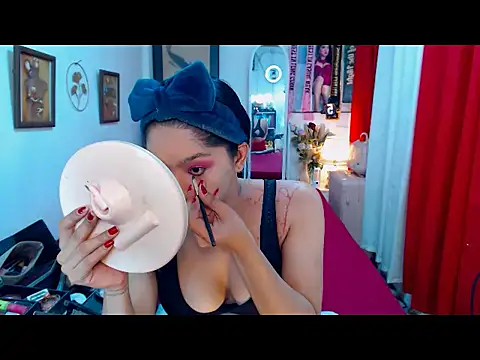 Snapshot of UrScreenGoddess chatting on 12-14-25, 11:09 UrScreenGoddess online show from 12-14-25, 11:09