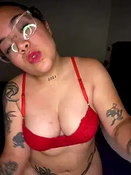 Lindalatina2001 online show from 12-14-25, 11:31