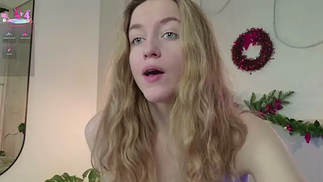 Snapshot of SoftDreamer chatting on 12-14-25, 02:22 SoftDreamer online show from 12-14-25, 02:22